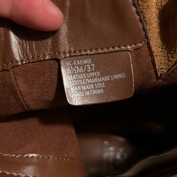 Vince Camuto brown colored boots. Excellent condition - Picture 4 of 7